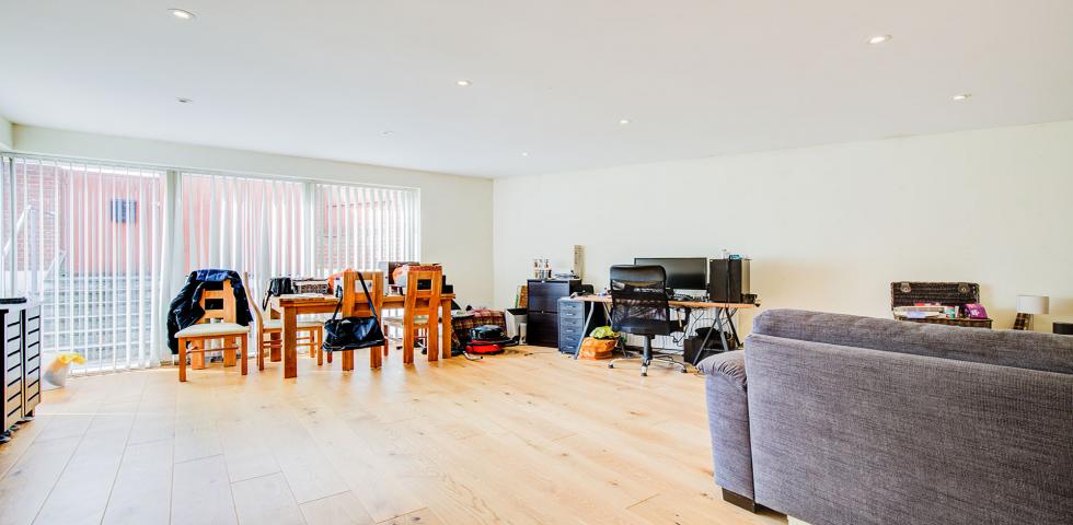 			1 Bedroom, 1 bath, 1 reception Bungalow			 Stanley Gardens, Willesden Green